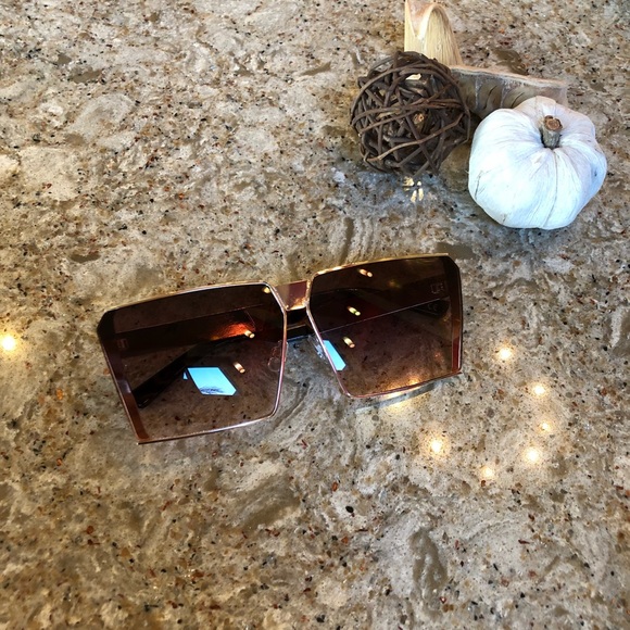 “Drea” Oversized Square Aviators Sunglasses - Picture 3 of 4